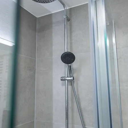 Apartmán Modernes 100 Qm Mit 2 Schlafzimmern