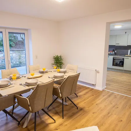 Apartmán Modernes 100 Qm Mit 2 Schlafzimmern *